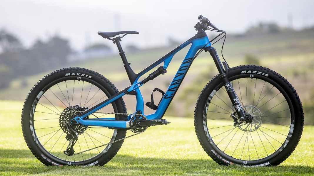 Canyon Neuron CF: More sports tourer than trail bike