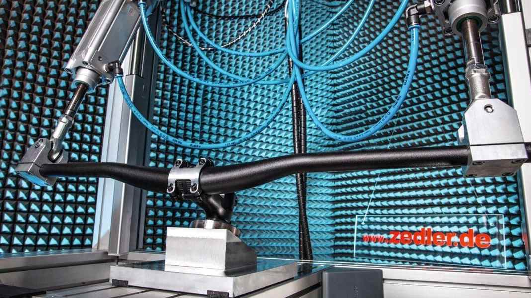 Breaking test: 21 MTB handlebars made of carbon & aluminium