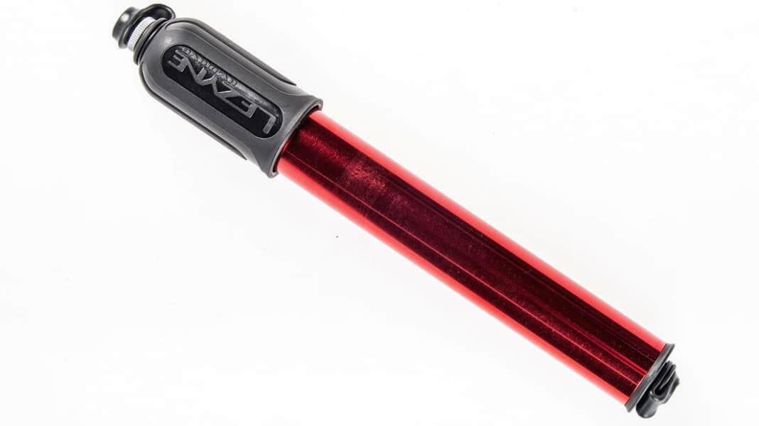 8 Modelle im Test: Wer baut die beste MTB-Minipumpe?