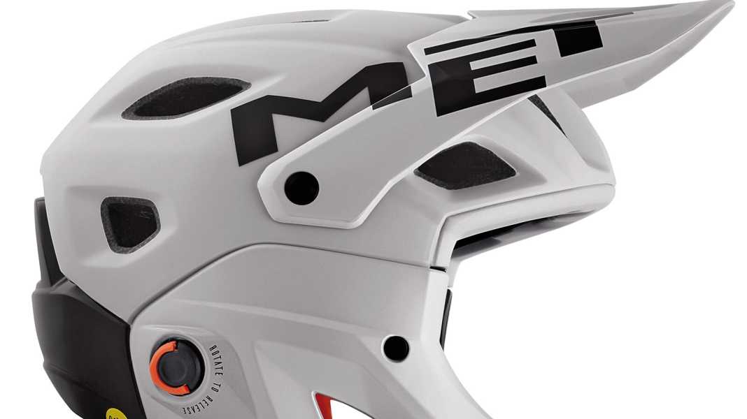 Breathable: MET Parachute helmet