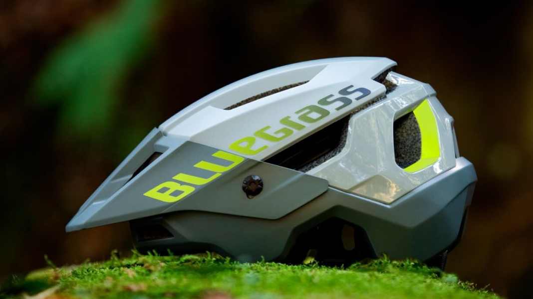 Neuer Bluegrass-Helm: Rogue Core