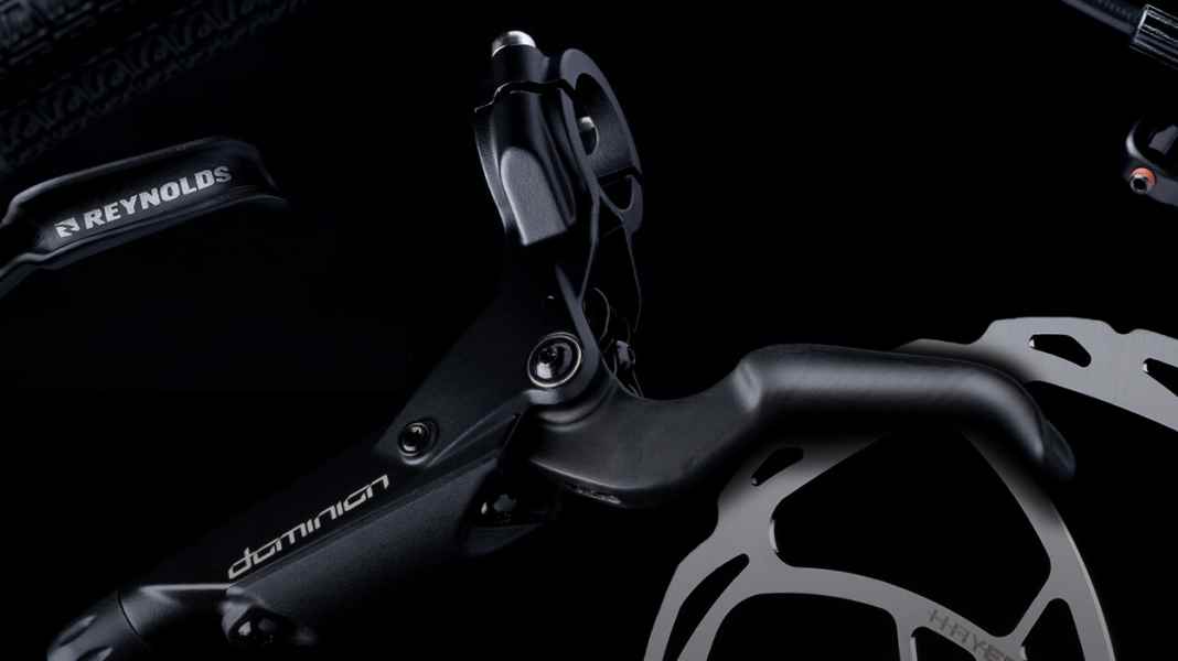 Lightweight with carbon and titanium: Hayes pimps two-piston brakes