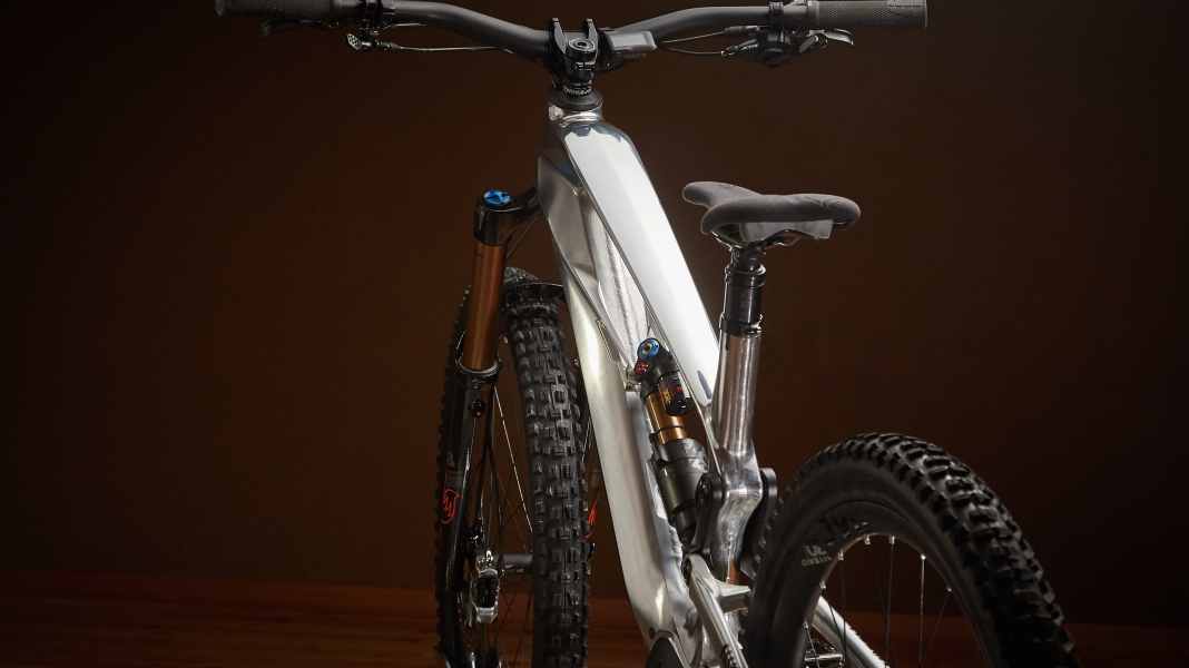 Alu in Reinform: Das Alutech CNC E-Fanes