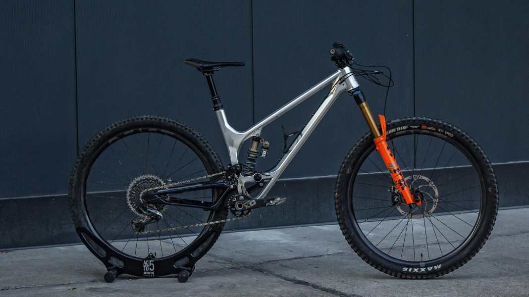 Artwork: Custom-Bike Actofive P-Train