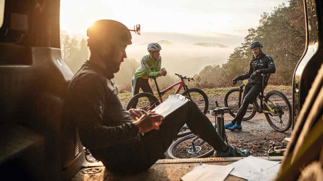 Hot or not? Race bikes with dropper posts and wide tyres