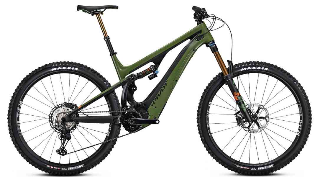 Sporty geometry in carbon: Pivot Shuttle