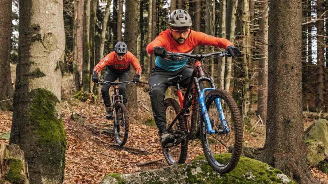 10 enduro and all-mountain forks in comparison