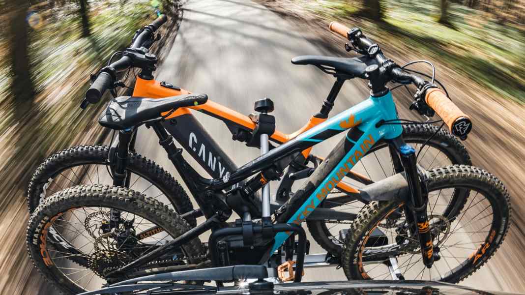 8 rear carriers in the test: How to transport your E-MTB safely