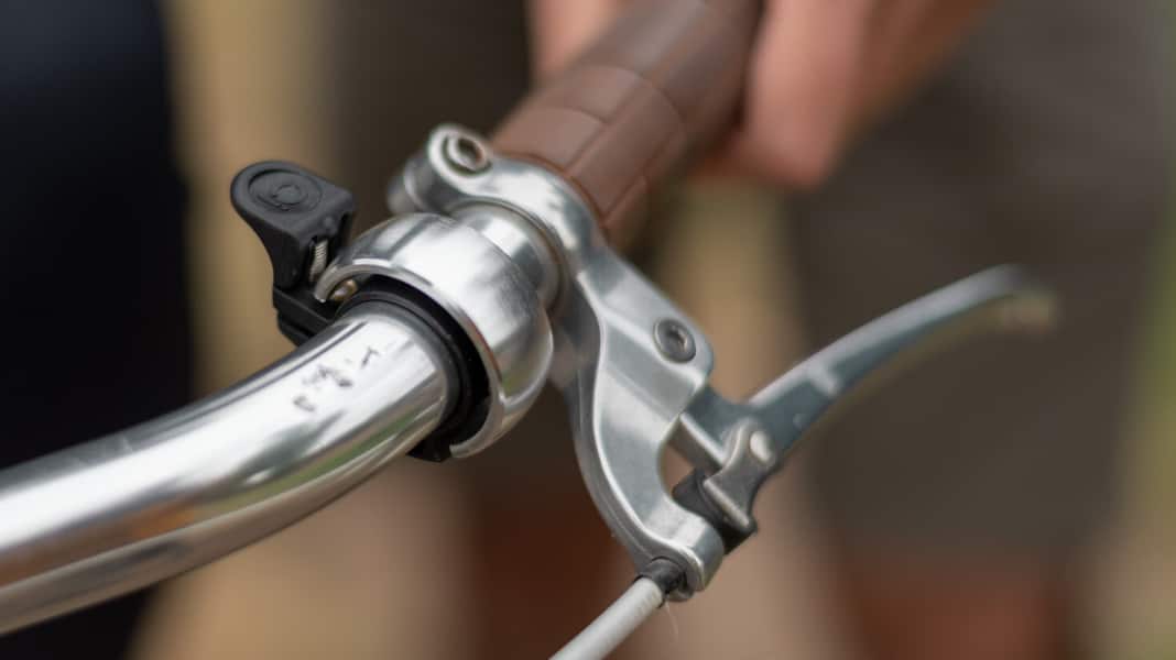 Knog Oi Classic: Loud bike bell in a slim design