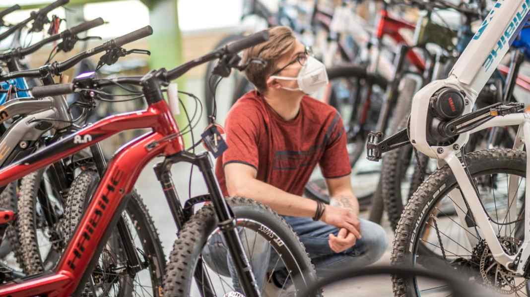 E-MTB kaufen: Besser online oder beim Händler?