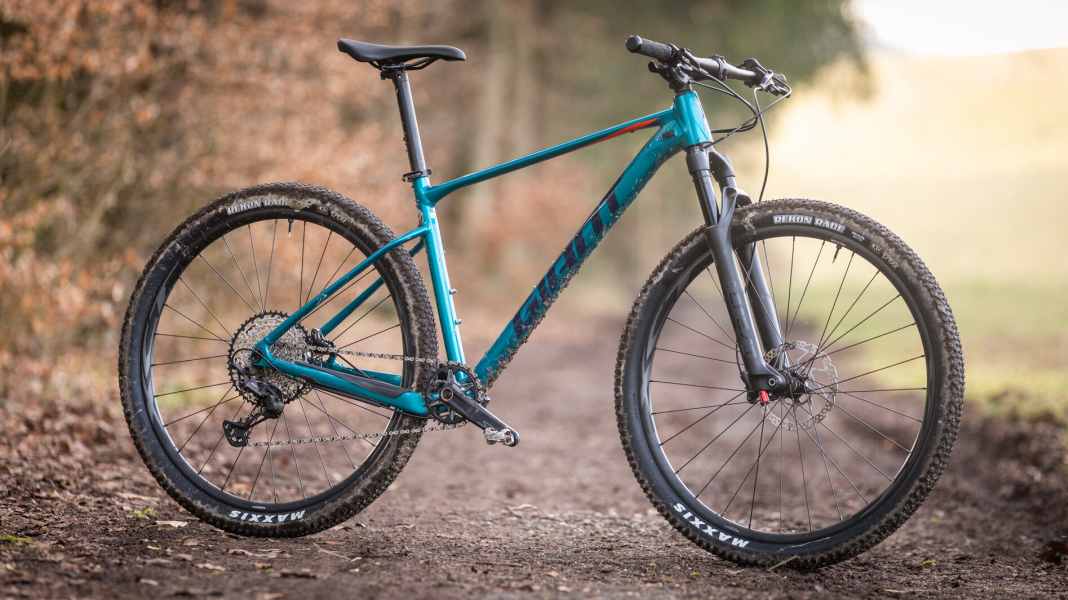 Giant XTC SLR: Lightweight XC hardtail with top frame