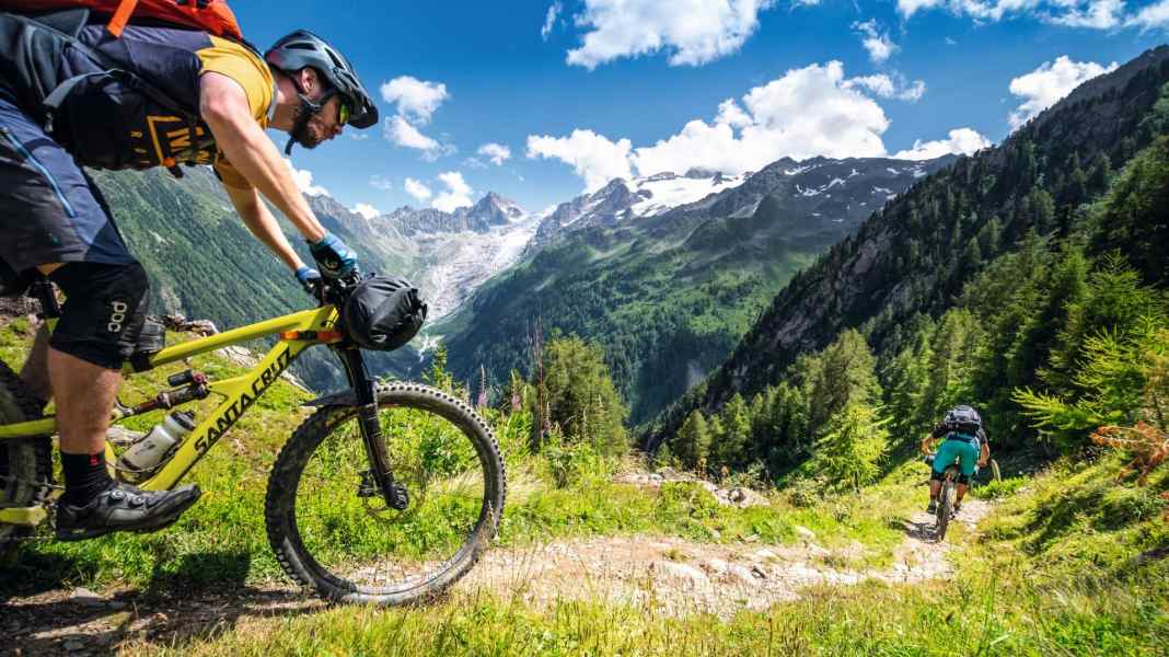 White giant: In 6 stages around the Mont Blanc