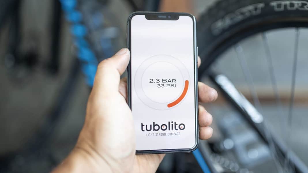 Chip in the tube: measure tyre pressure via app