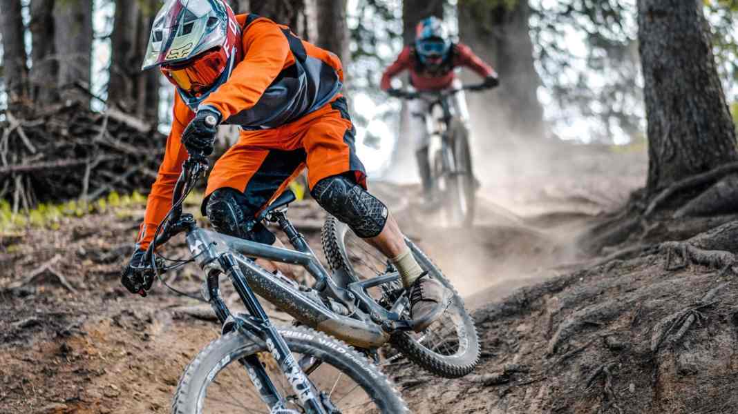 Enduro-Duell: Nukeproof Giga 275 Elite vs YT Capra Core 4