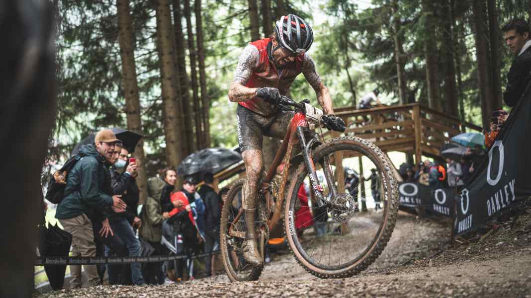 Flückiger extends World Cup lead