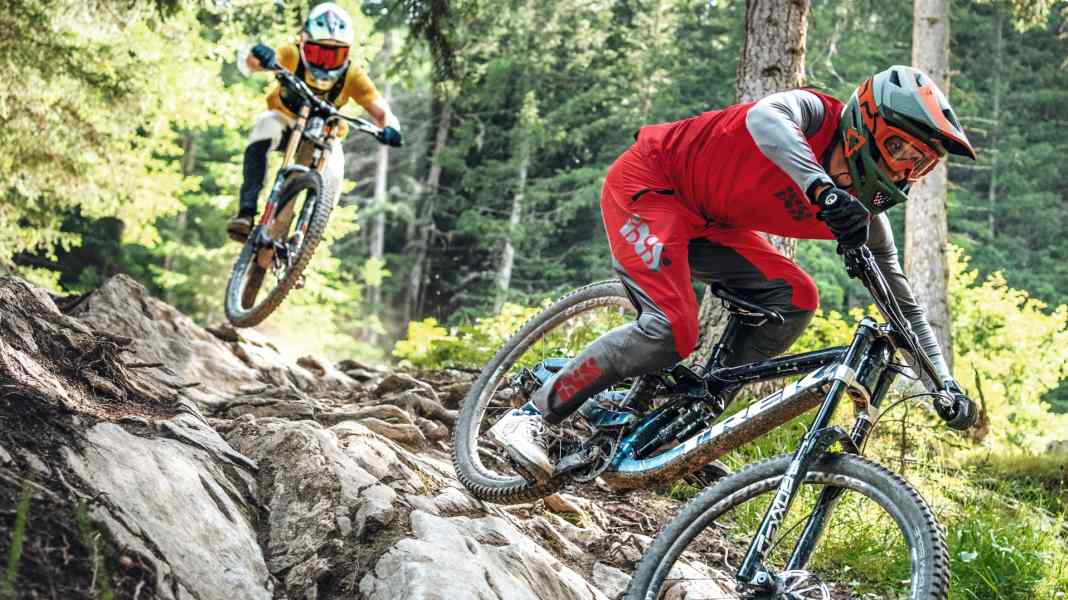 Downhill: Trek Session 9 vs Propain Rage test duel