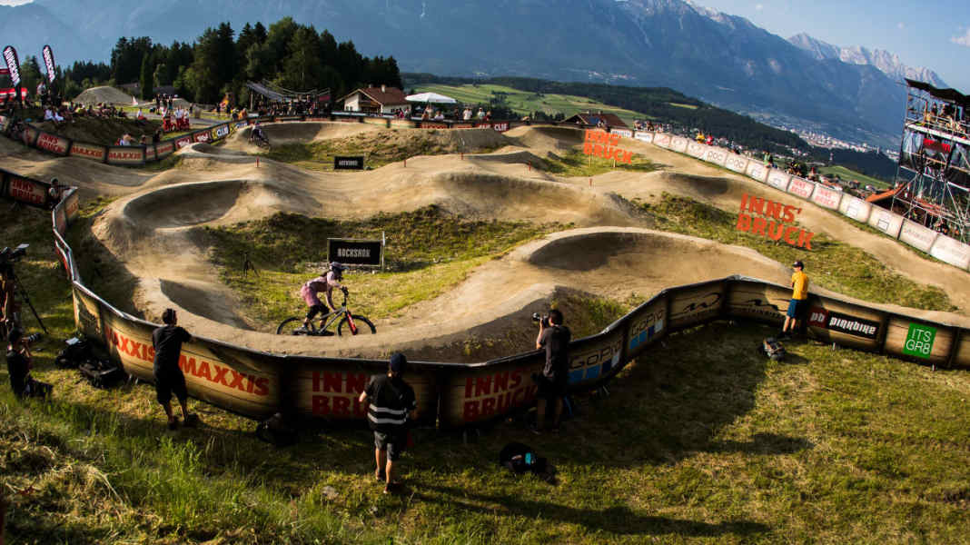 The fascination of the pump track: 4 dirt bikes in a quick check