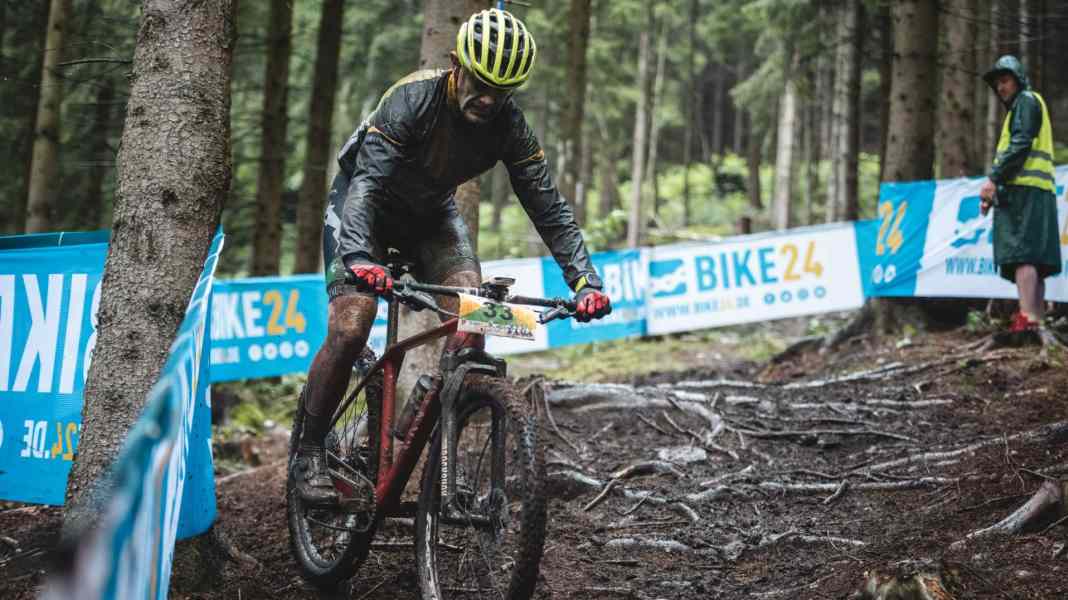 Favourable hardtails at the limit