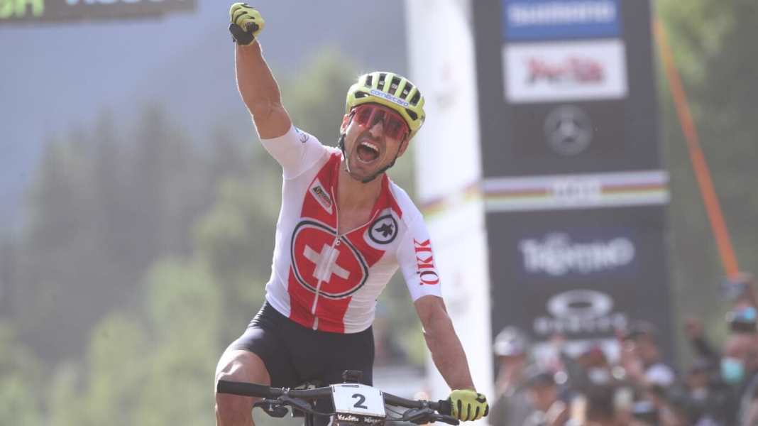 Schurter strikes back and wins 9th World Championship title