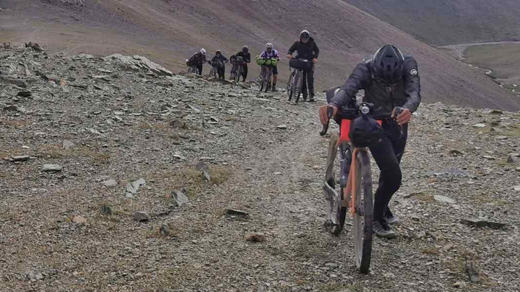 Unsupported durchs kirgisische Tian-Shan-Gebirge