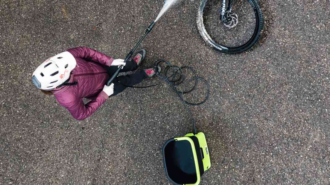 Stubenrein: Akku-Reiniger fürs Fahrrad