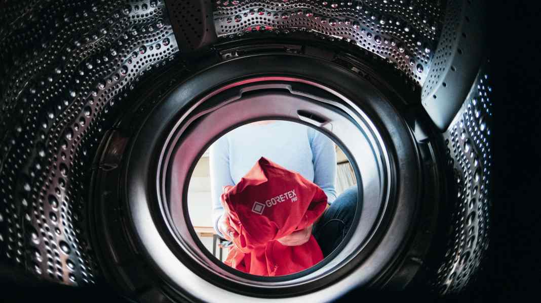 Still completely waterproof? How to wash your bike clothes properly