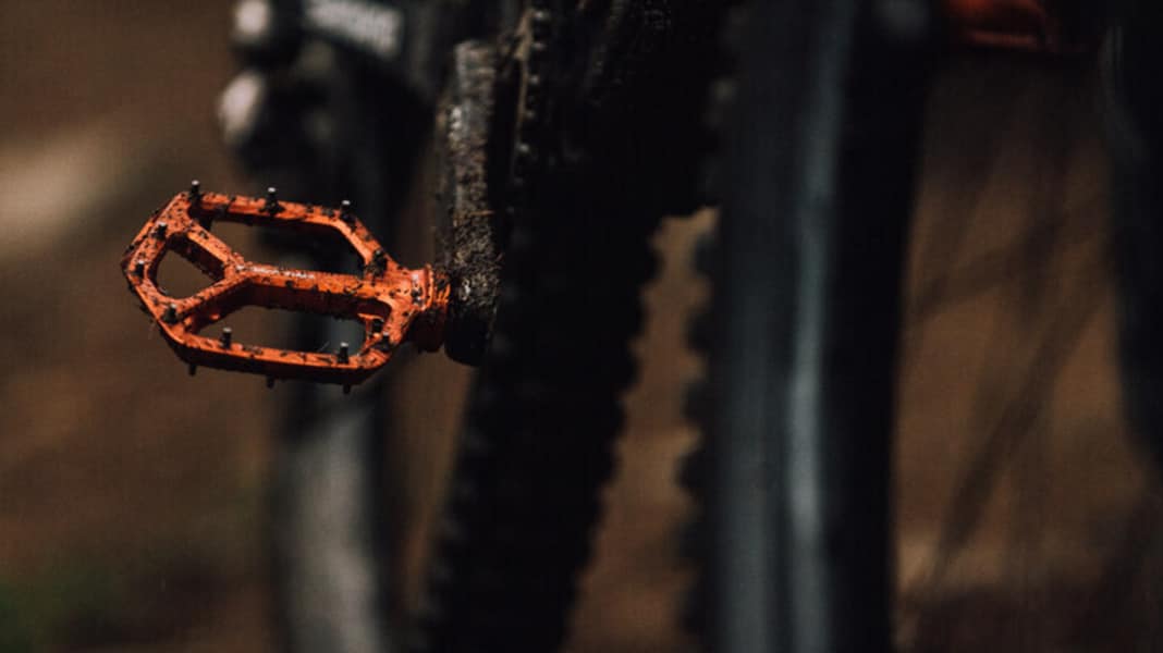 Shin scare: Race Face Atlas