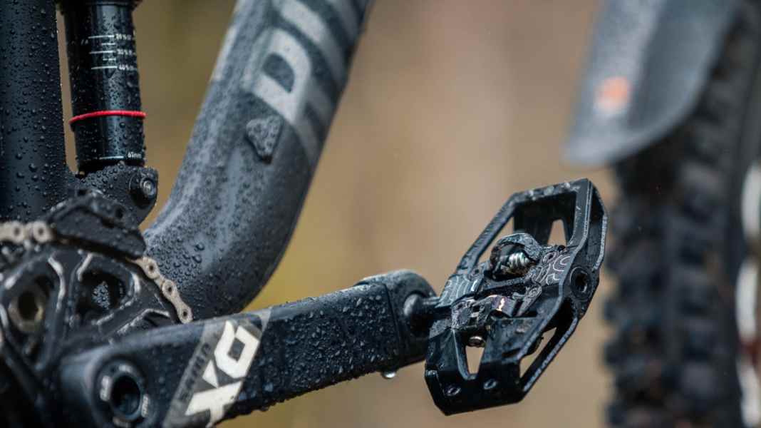 Acros: SPD-compatible pedal with adjustable centre distance