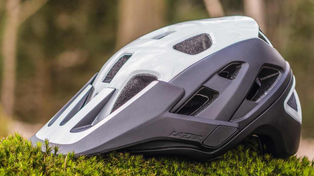Impact protection: Lazer Jackal Kineticore helmet in test
