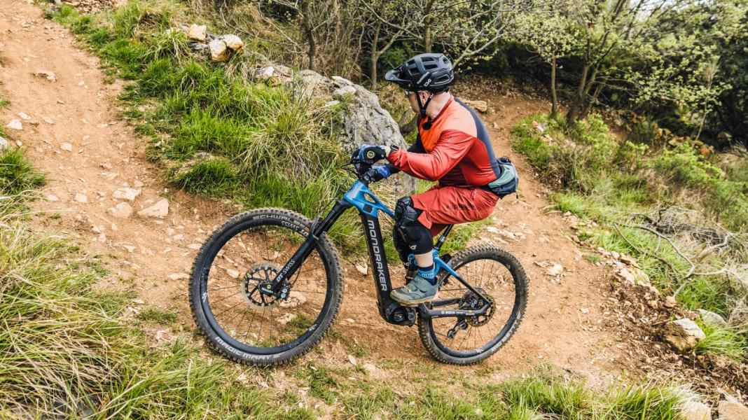 How to: EMTB uphill riding technique #4 - "Chance" cornering technique