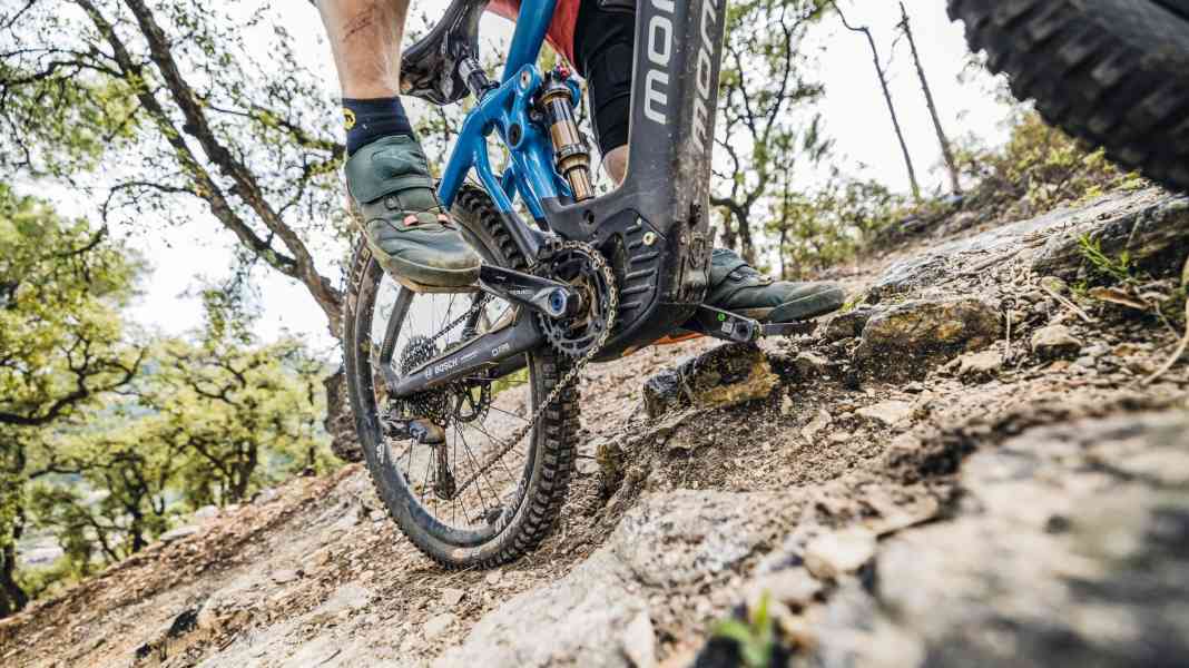 How to: EMTB-Uphill-Fahrtechnik #6 – Pedalaufsetzer vermeiden