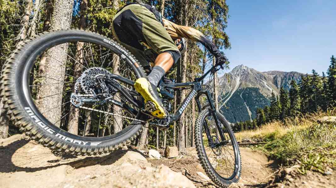 BIKE-Test: 6 Enduro-Mountainbikes um 3500 Euro im Vergleich