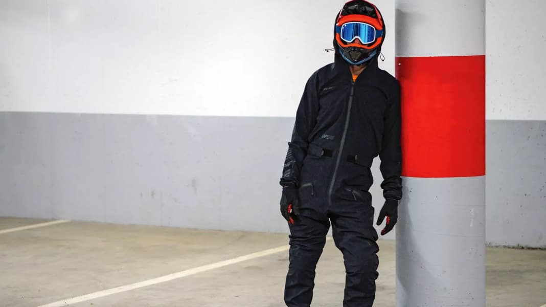 Test Regenbekleidung: Overall Platzangst DFL Suit Lang im Praxis-Check