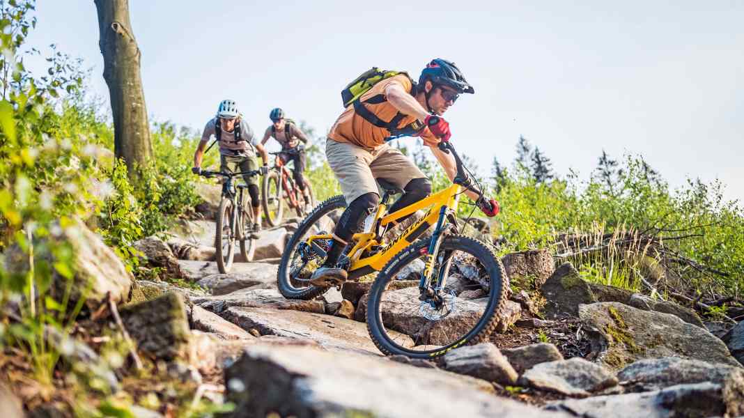 Trail bike test 2023: Six downhill trail bikes in comparison