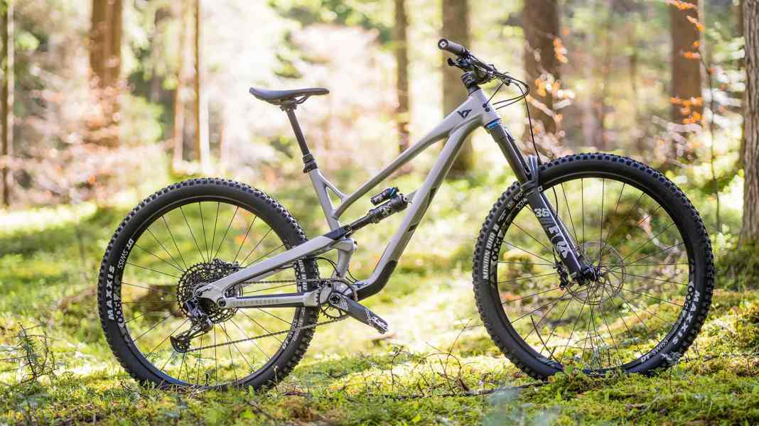 YT Jeffsy Core 2 - Test All Mountain Bikes 2022