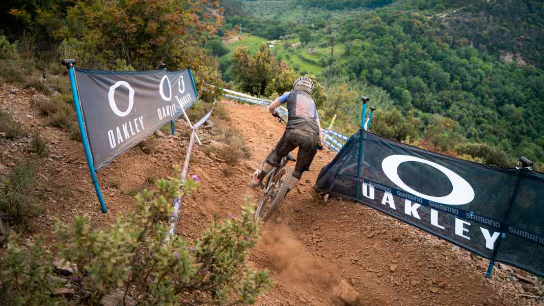 Drama at the Enduro World Cup: Booker and Harnden triumph in Pietra Ligure