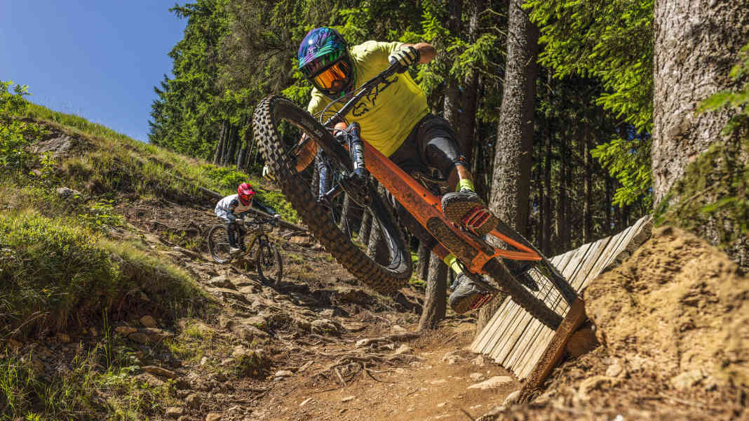 Das Trailbike-Duell: Santa Cruz 5010 versus Scor 4060 ST