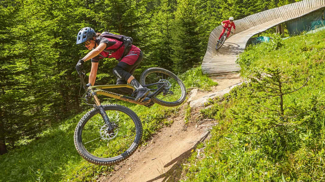 FREERIDE trail bike test 2022: Eight trail bikes from 3399 euros in comparison