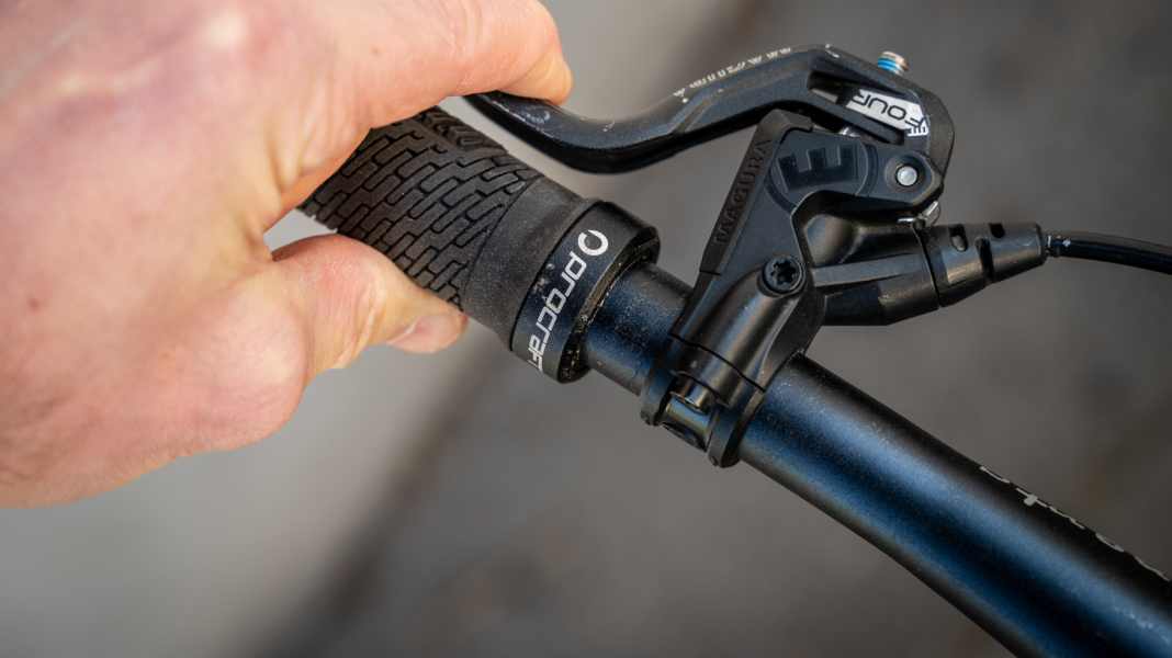 Air in the brake line: Why bleeding the disc brake is important