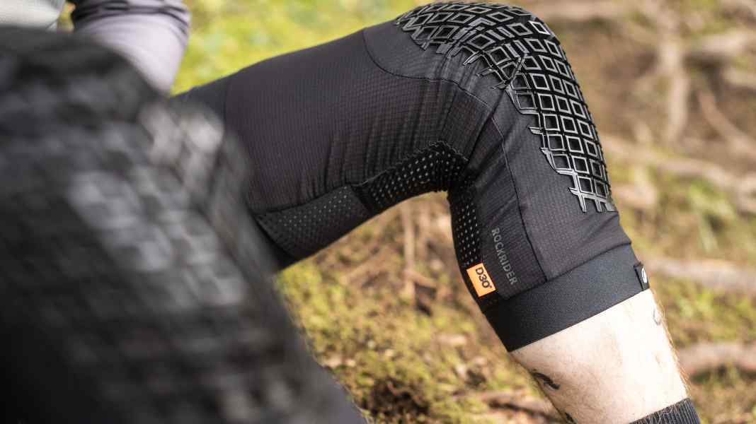 Knieprotektor Rockrider Enduro Light D3O: Federleicht - Knieschoner von Decathlon im Test