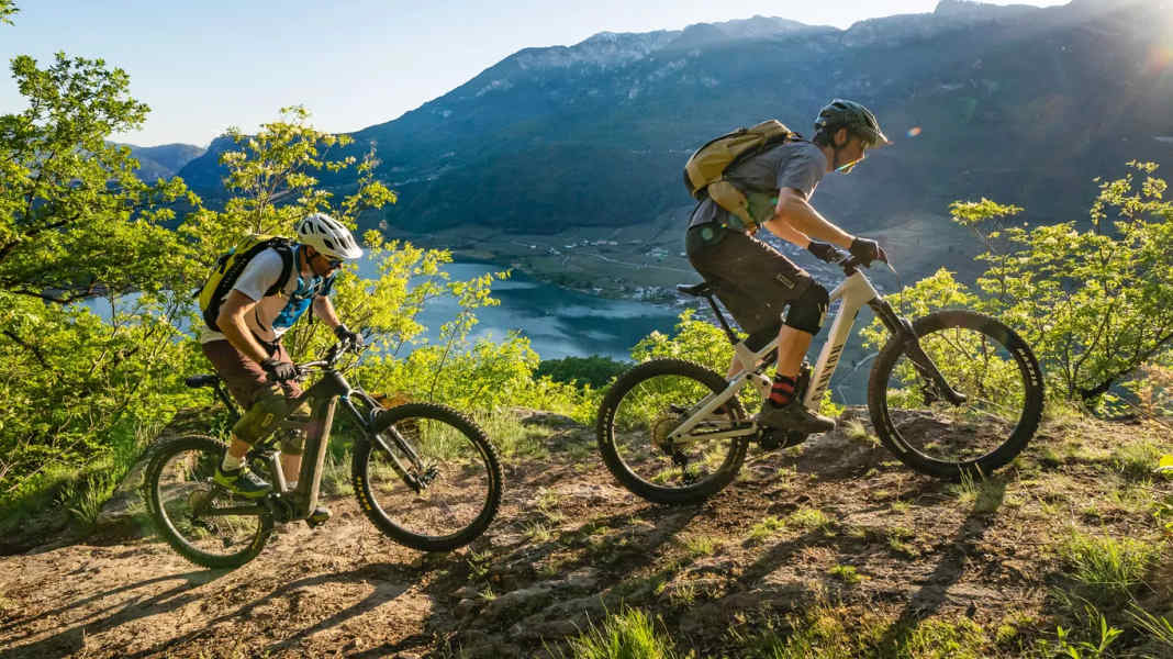 Test All-Mountain-E-Bikes 2022: 8 E-All-Mountains im großen EMTB-Lesertest