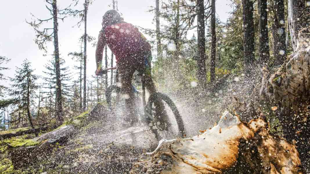 Herbstausrüstung für Mountainbiker: 20 Teile für die kalte Saison