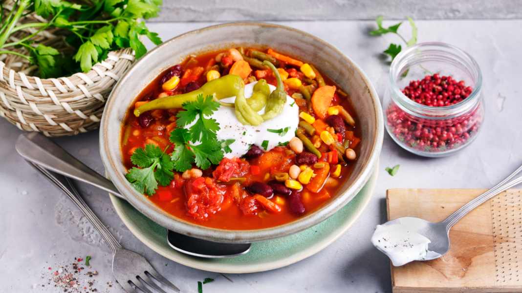 Rezepte für Sportler: Bumms für die Beine: Veganes Chili sin Carne