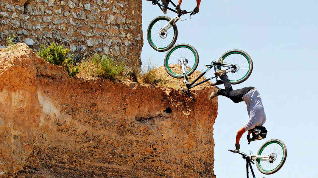 Bike Fails & MTB Crashes: Why accident videos get more clicks online