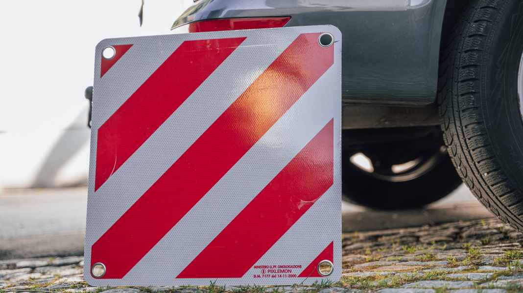 Warntafel Italien: Kennzeichnungspflicht am Fahrradträger bleibt bestehen