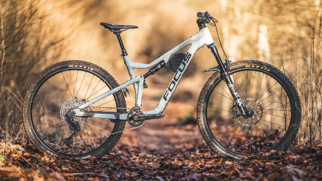 Test 2023 – All Mountains bis 3300 Euro: Focus Jam 6.9 – gute Ausstattung, leider schwer