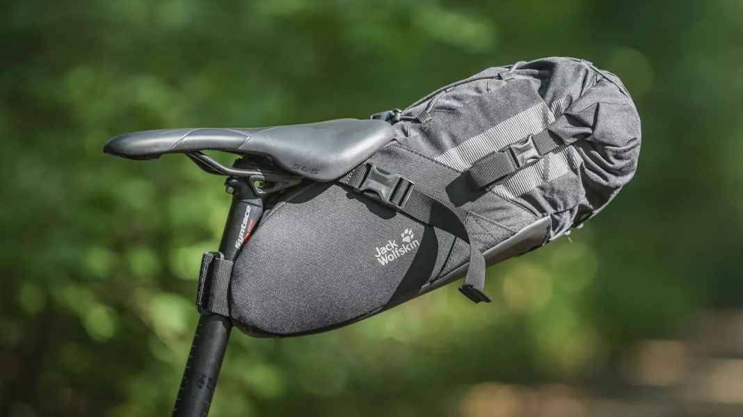 Sattel- und Rahmentasche: Jack Wolfskin Seat Bag / Takeoff Bag im Dauertest