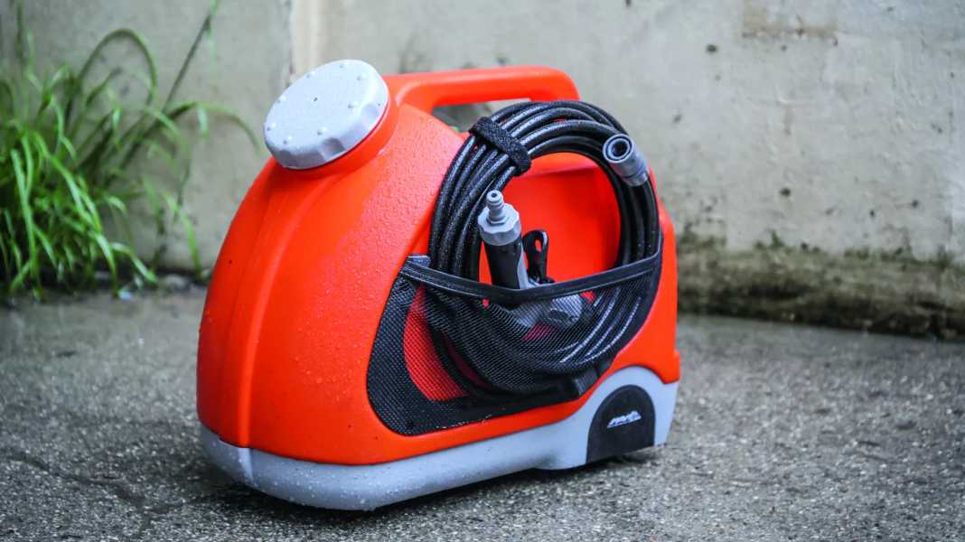 Mobile high-pressure cleaner from Red put to the test