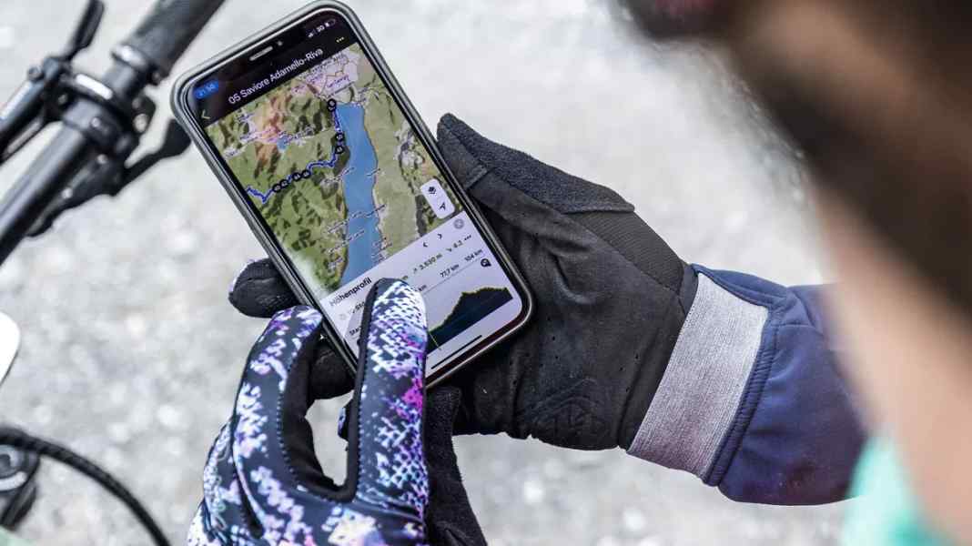 Smartphone as a bike sat nav - comparison test of apps and GPS devices