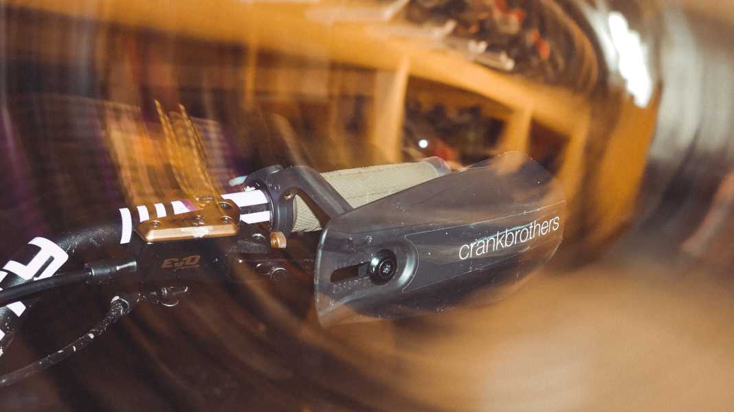 Crankbrothers Guardian: The most stylish handguards ever!